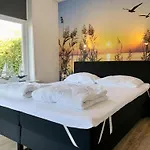 Great Near The And Sea Semesterbostad
